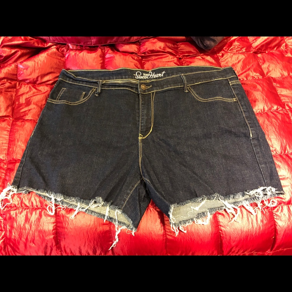 Cut off Sweetheart Jean shorts